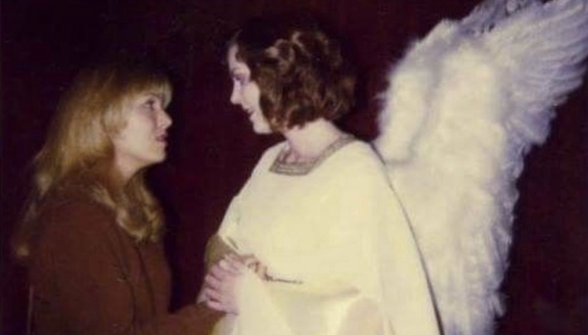 Image of Laura Palmer holding hands and smiling at an angel.